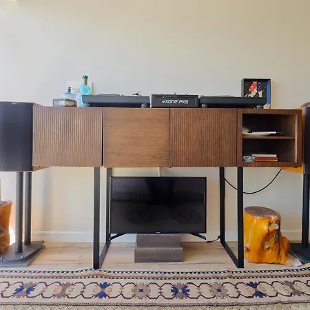 Soundhouse By Hosty Apartment Almada